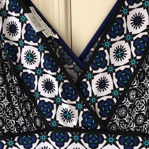 Maggy London like new dress FLOWERS